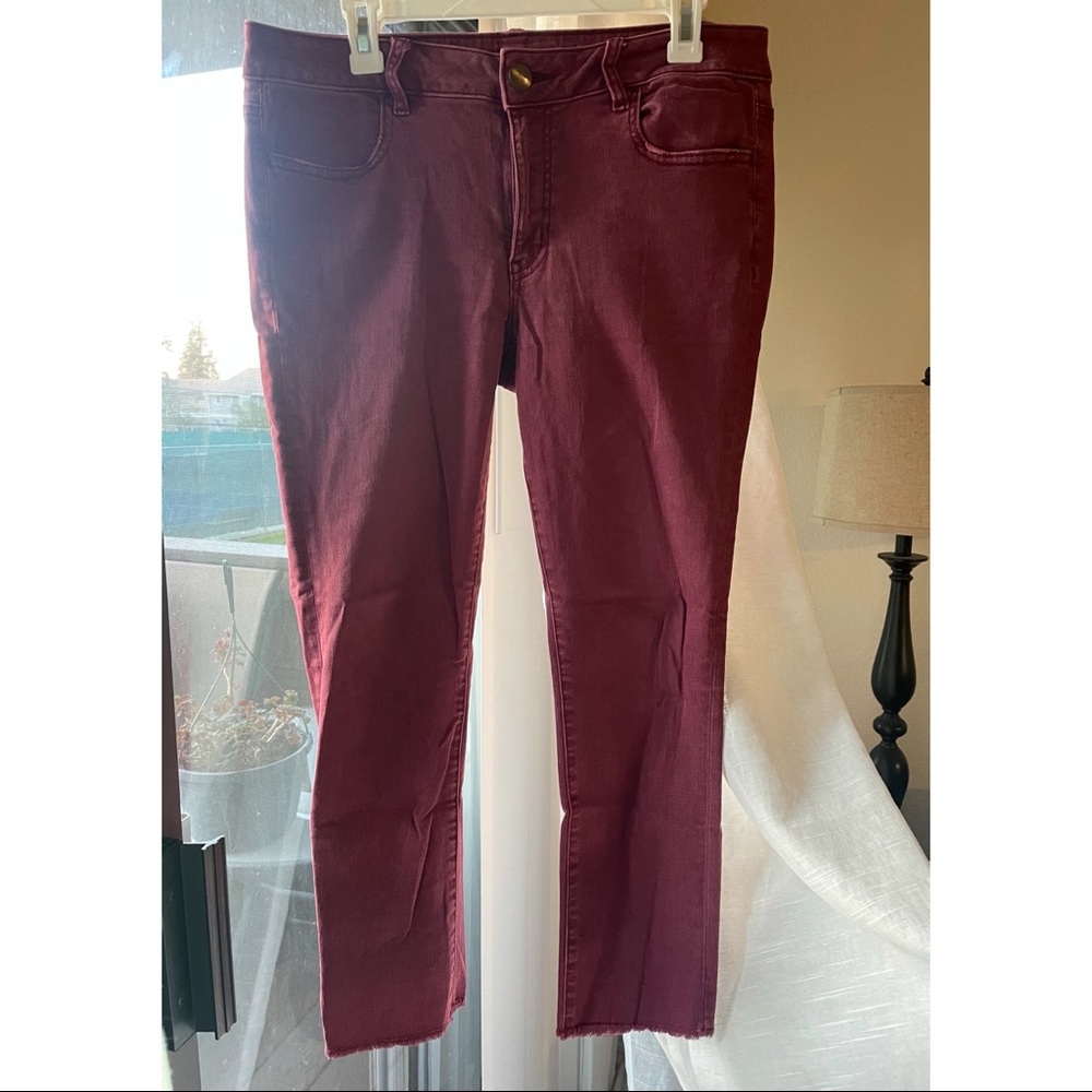 American Eagle burgundy skinny cropped jeans